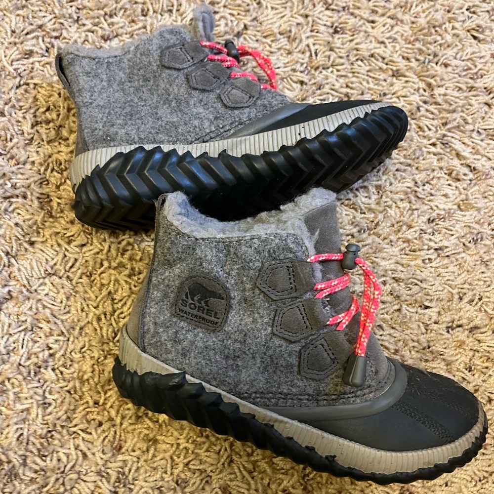 Like New Kids Sorel Waterproof Out N About Boots Size 2